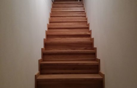 Schody dębowe na schody betonowe